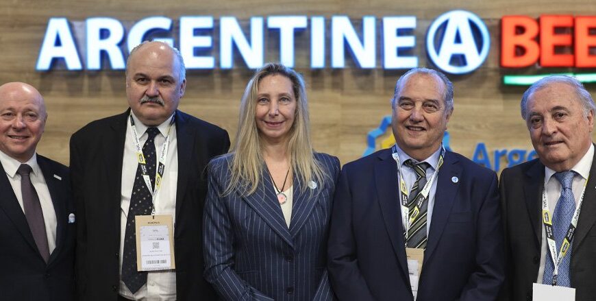 Karina Milei visitó el stand del IPCVA en la SIAL de París