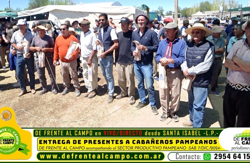 Entrega de presentes a cabañeros por FUNSACHA y VICAR Ganadera S.A. en Santa Isabel